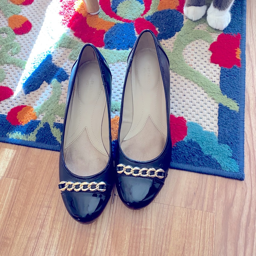 Cute black shoe, patent toe.